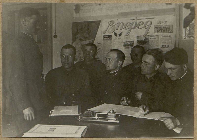 Фотография: Прием в партию сержанта Семина