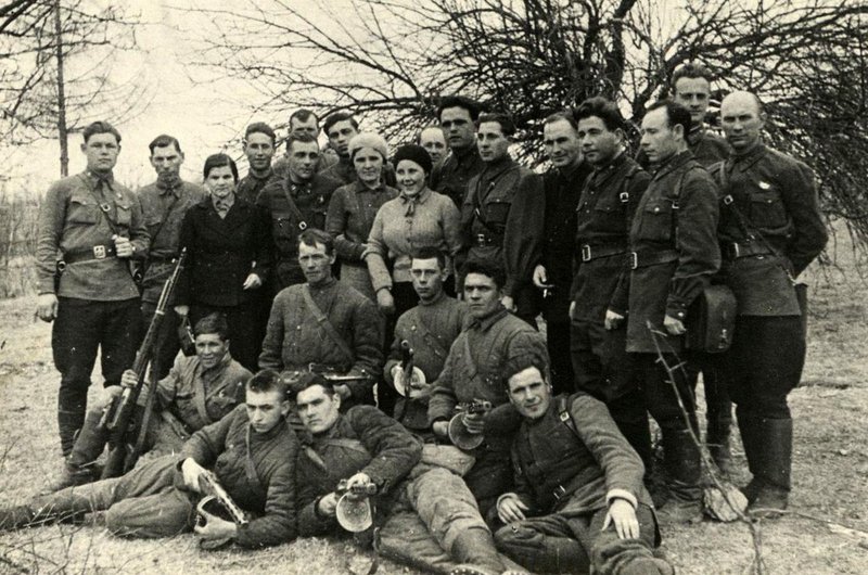The command of the 110th rifle division of the 1291st rifle regiment with a group of scouts and a Moscow delegation