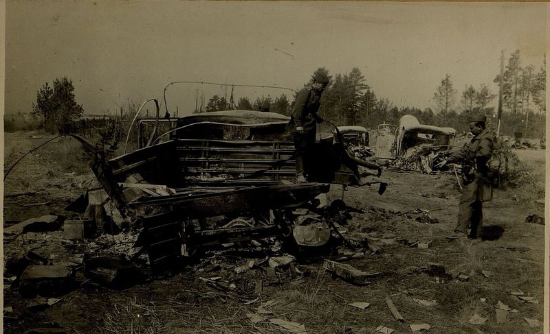 Image: Cars destroyed by ground attack aircraft, bombing with anti-tank aerial bombs in the same area