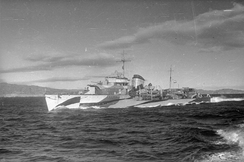 Эсминец «Грозный» у пирса и в море. Северный флот