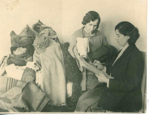 Сбор теплых вещей для фронта. 1941 г. г.  Казань