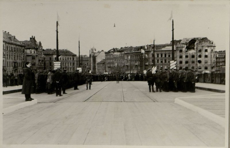 Фотография: Митинг перед открытием моста