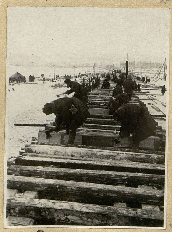 Image: Tying the sleepers