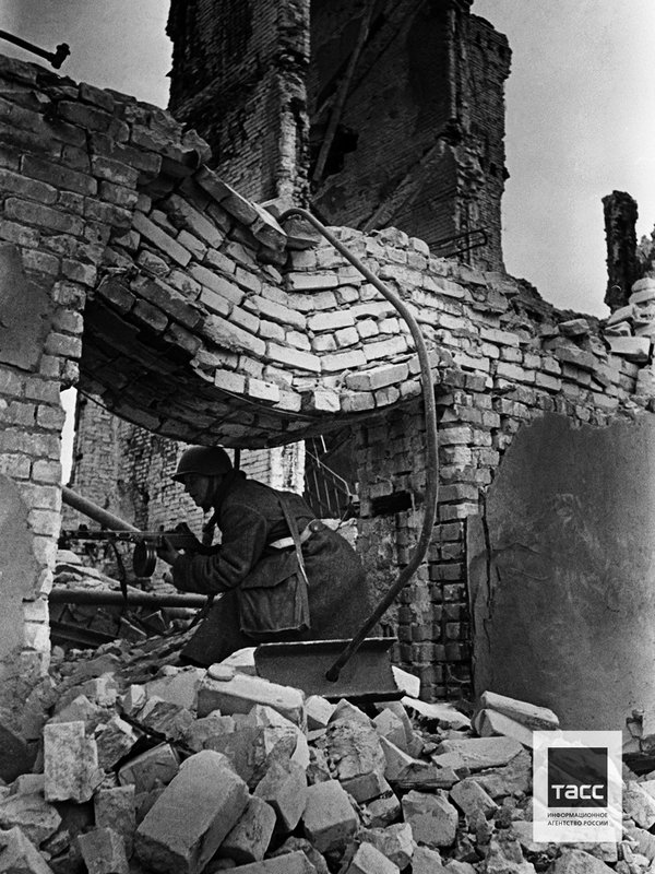 Soviet soldiers during the defense of the city