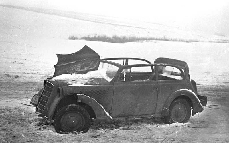 Брошенный автотранспорт на пути отступления немцев (Донской фронт)