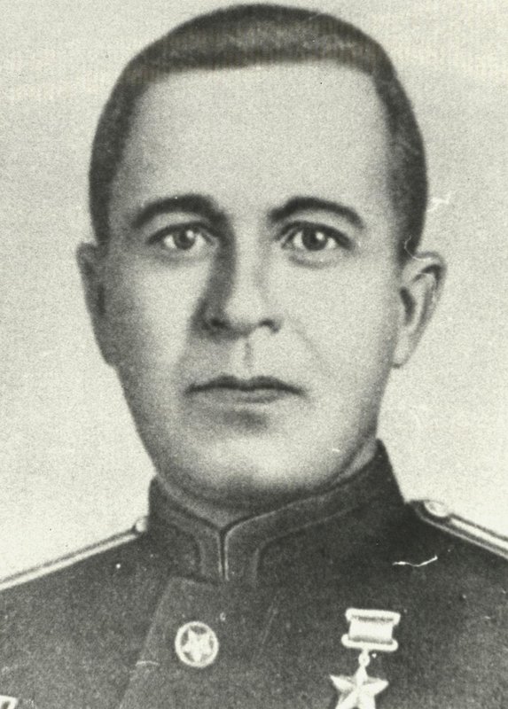 Портрет Героя Советского Союза Александра Михайловича Никандрова, командира взвода 140-го разведотряда штаба Тихоокеанского флота, мичмана