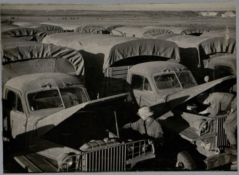 Фотография: Альбом "История 28 автомобильного полка, 1943-1944 гг."