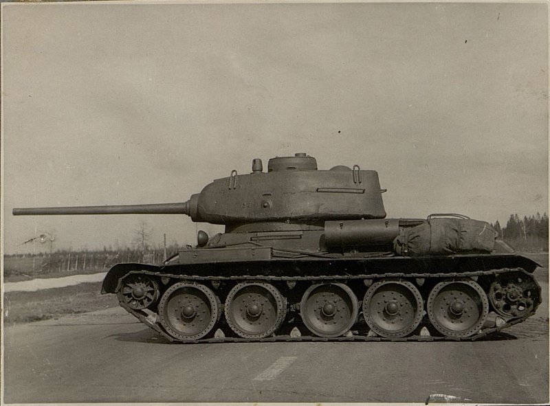 Фотография: Средний танк Т-34-85 (с пушкой Т-Д-5)