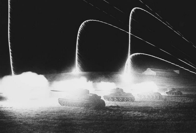 Night attack of Soviet T-34-85 tanks near Razdelnaya station