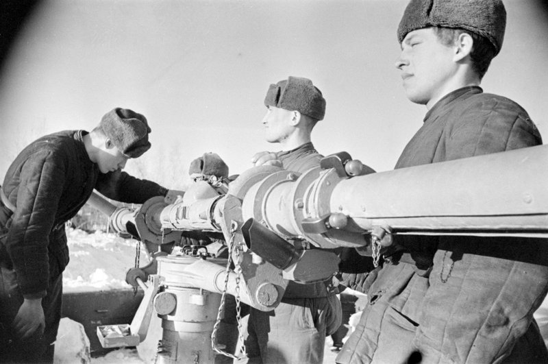 Artillerymen of the anti-aircraft battery of Lieutenant V. Komissarov, which shot down 6 fascist planes, at the devices "BP" (ballistic converter)