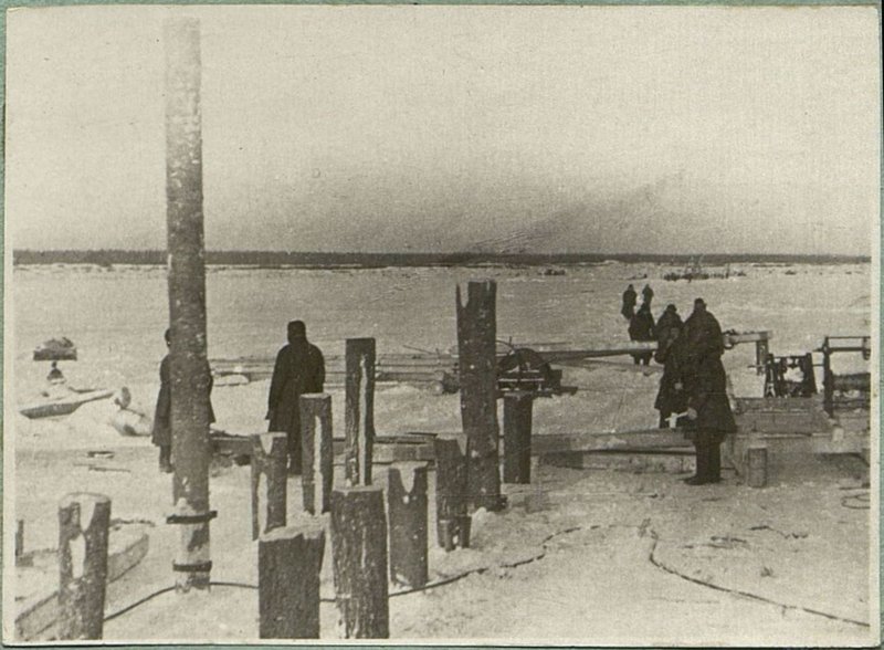 Фотография: Первые забитые сваи