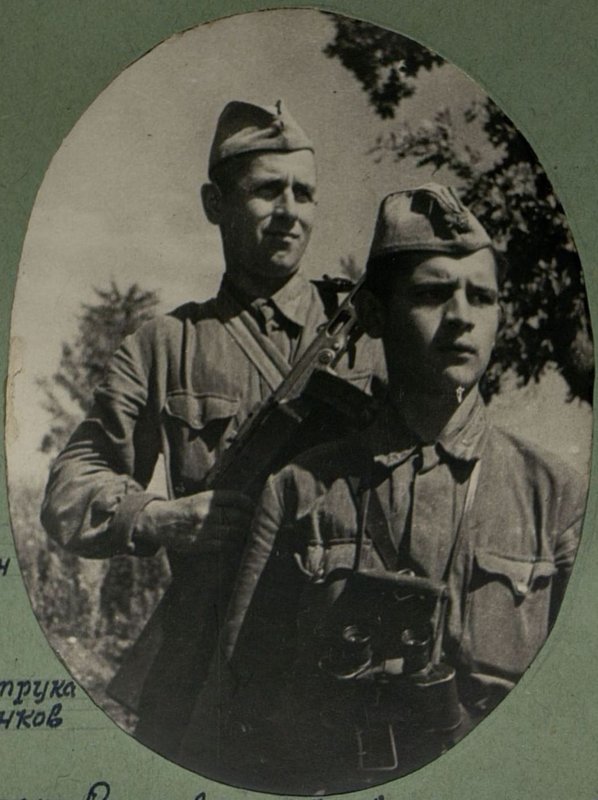 Image: Junior Lieutenant Romanov and Red Army soldier Belov killed 9 Germans