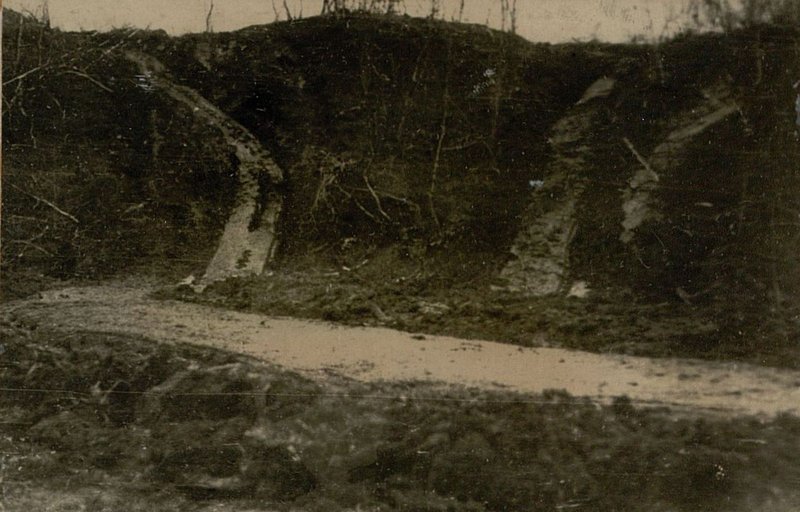 Image: Ascents overcome by tanks in the area of square 0420