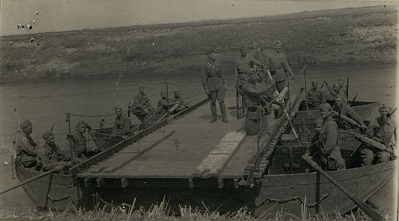 Image: Ferry assembly. Lieutenant Kopylov's platoon
