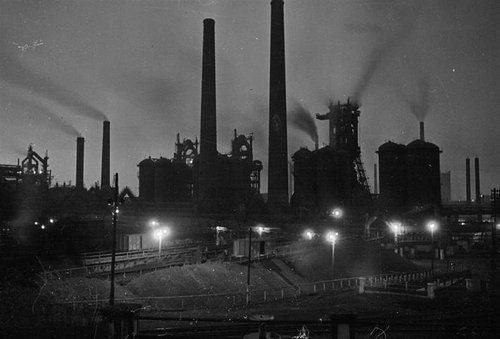 Ночной силуэт Днепродзержинского металлургического завода. Днепродзержинск, 1941 г.