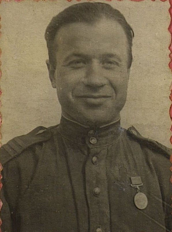Фотография: Отличник шофер старший сержант Тимофеев