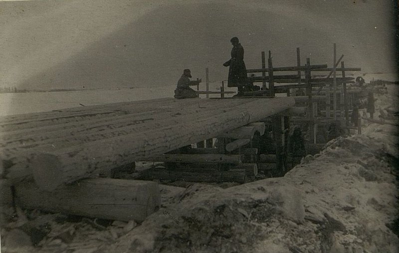 Фотография: Строительство моста в Наумово через р. Волга II инженерная рота. 10.3.42 г. фото Маковенко