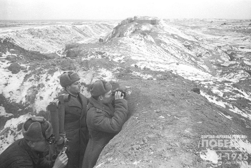 Scout Sergeant I. Goncharov (left), Major Ali Safar Oglu Bagirov (center) and Commander of the 125th Melitopol Mortar Regiment Lieutenant Colonel M. Kostoglod (right) at an observation post near the Turkish rampart. Isthmus of Perekop, 1944