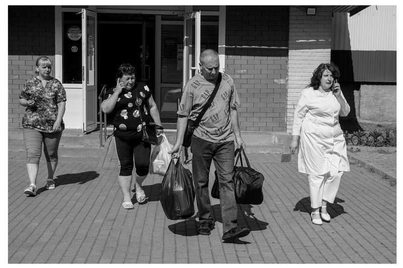 Medics from the Kursk Regional Clinical Hospital are conducting outreach examinations of refugees from border areas at temporary accommodation sites in the region.