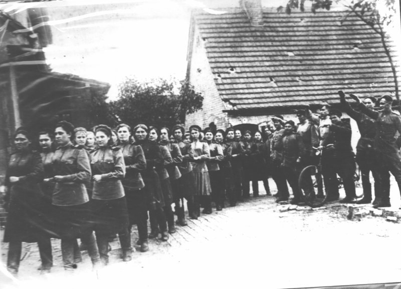 Soldiers of the 103rd separate Air Warning and Communications Battalion of the 84th Division.