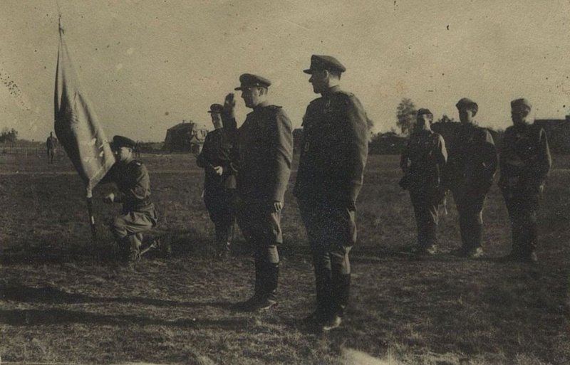 Image: Presentation of the Red Banner