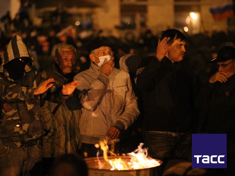 At the building of the Donetsk Regional Administration captured by supporters of the referendum on the region's status