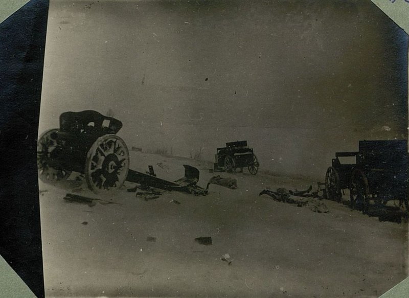 Фотография: Разбитая немецкая батарея в с. Мелтычи