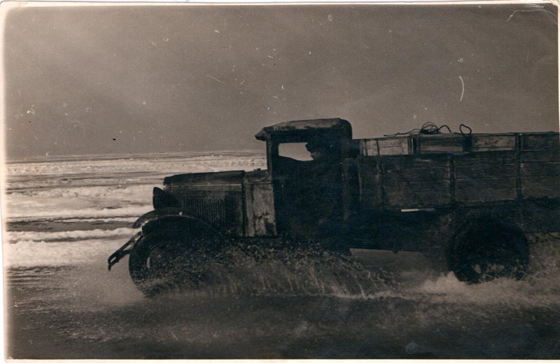 На Ледовой трассе весной. Апрель 1942 г.