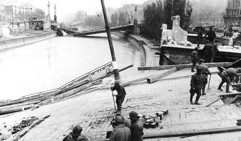 Destroyed bridges in Vienna