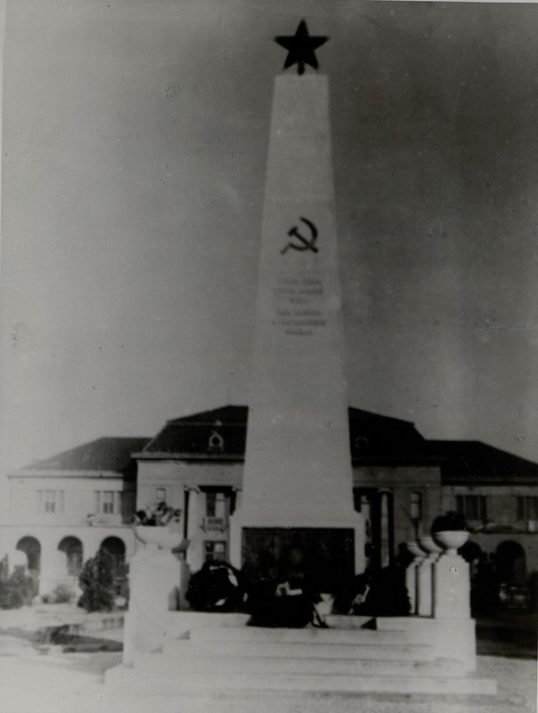 Фотография: с. Дорог. Памятник-монумент на отдельной братской могиле