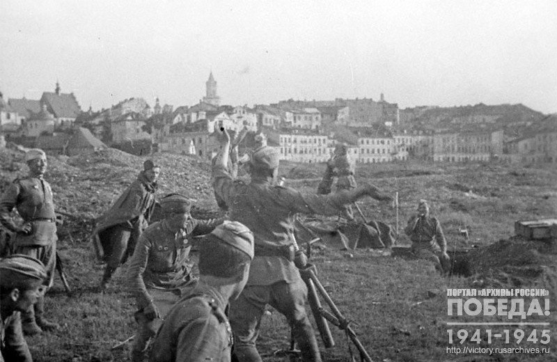 Soviet mortar crews fighting for Warsaw