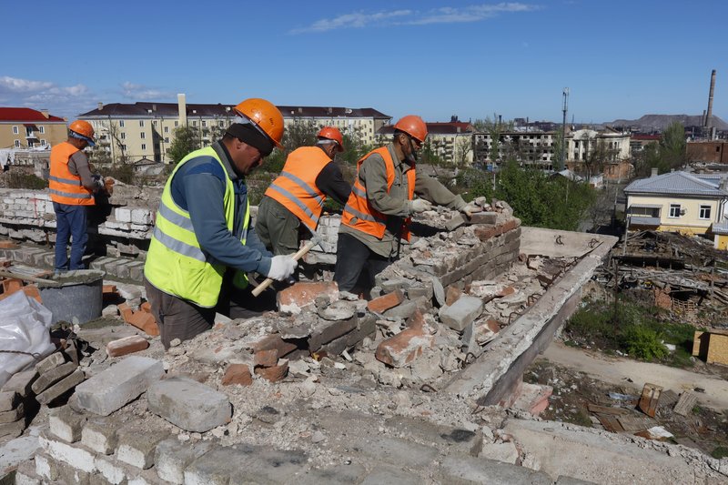 Восстановительные работы в историческом центре Мариуполя