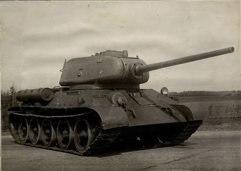 Фотография: Средний танк Т-34-85 (с пушкой Т-Д-5)