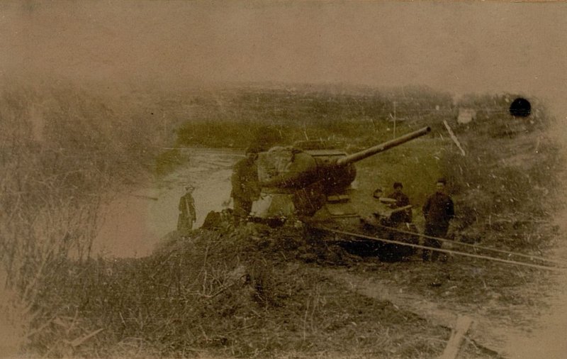Фотография: Эвакуация танка Т-34 из р. Петсамо-йоки в районе кв. 1830