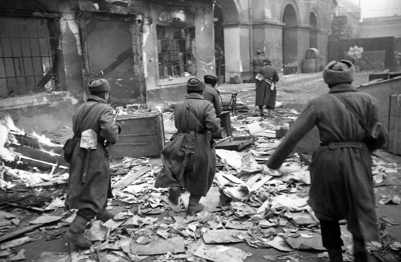 Soldiers of the assault unit of Lieutenant J. Gorynina fighting on the street of Budapest
