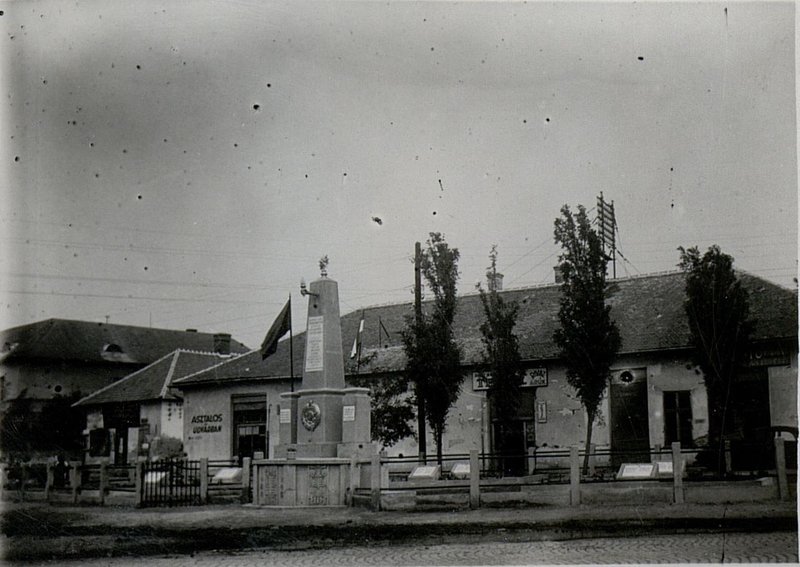 Image: Abony town. General view of a military cemetery
