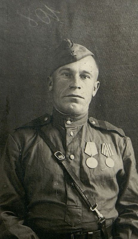 Фотография: Старшина Иван Григорьевич Прядко, ветеран дивизии, член Всесоюзной Коммунистической партии большевиков