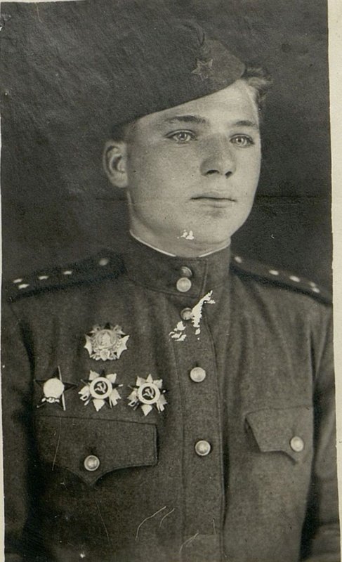 Фотография: Капитан Владимир Васильевич Бедин, коммунист