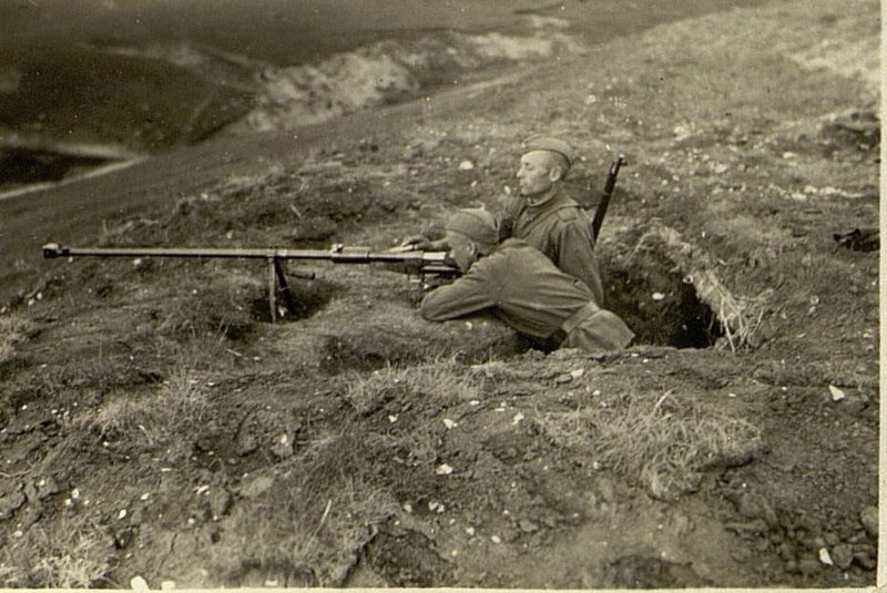Image: From the anti-tank rifle on a German tank