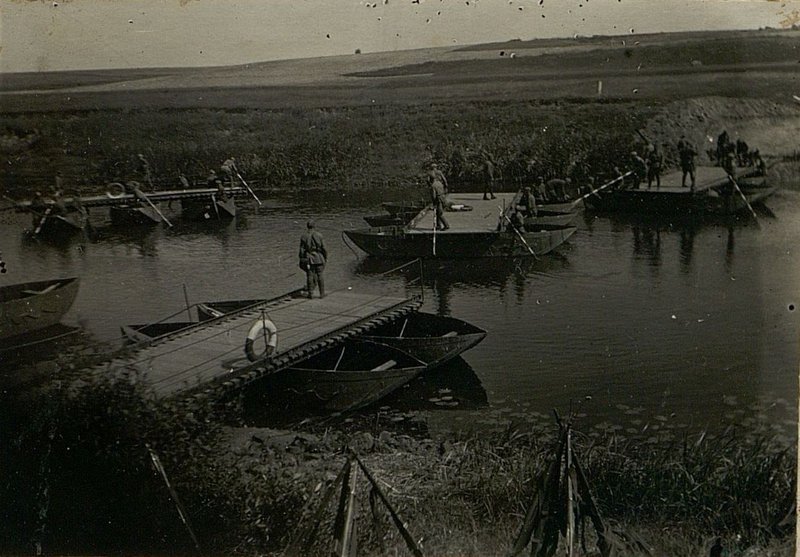 Image: Dismantling the ferry bridge. Settlement on Shosha river