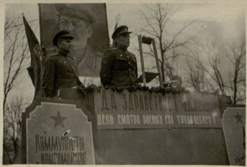 Фотография: Парад 1 мая 1944 г.