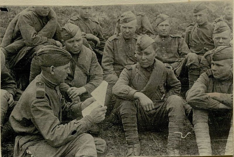 Фотография: Командир 352 Стрелковой Оршанской Краснознаменной Ордена Суворова Дивизии генерал-майор Максутов