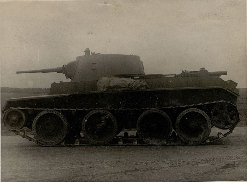 Фотография: Лёгкий танк БТ-7М