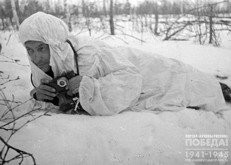 Фотокорреспондент В.А. Темин на передовой во время обороны Сталинграда