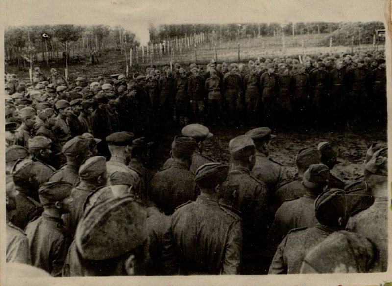 Фотография: Митинг в подразделении капитана Кузахметова, посвященный победе над Германией