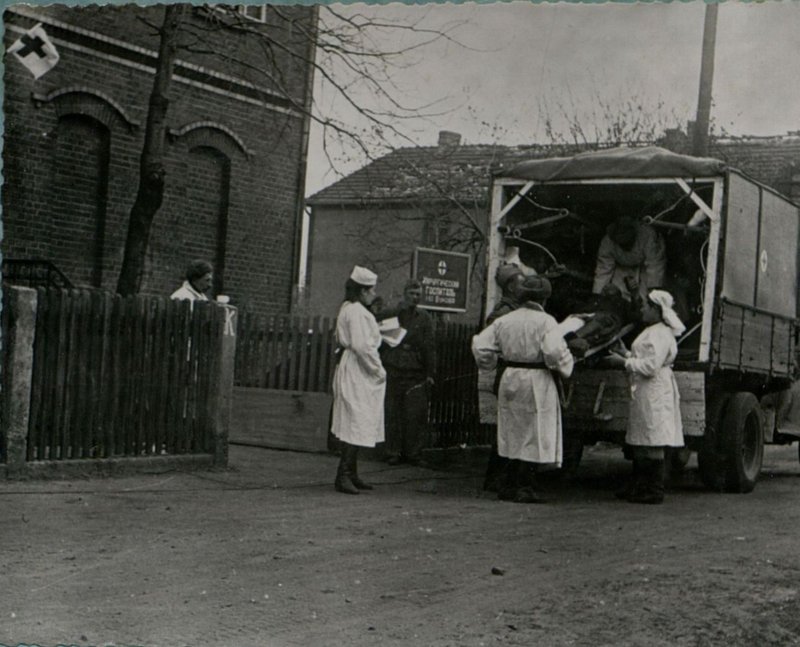Фотография: Прием раненых