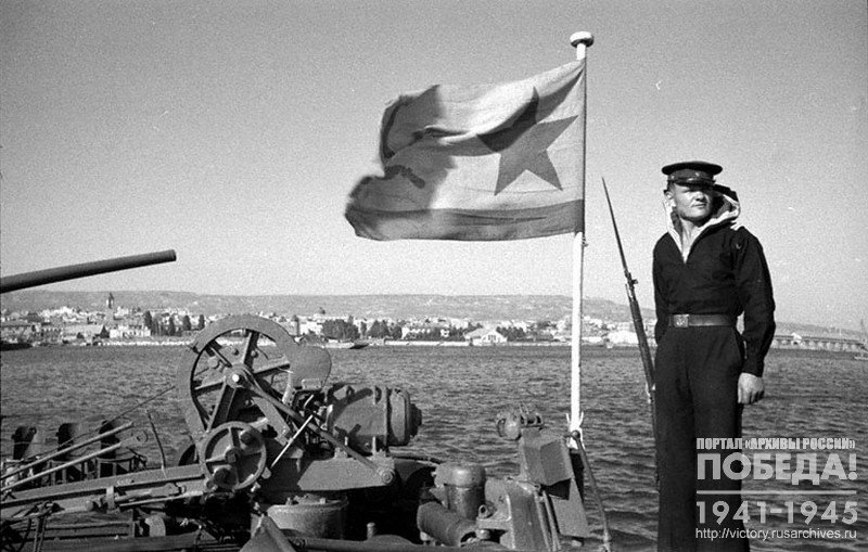 Fast minesweeper of the Black Sea Fleet "Shield" in the port of Varna city. On watch – 1st article foreman  Kulik E.