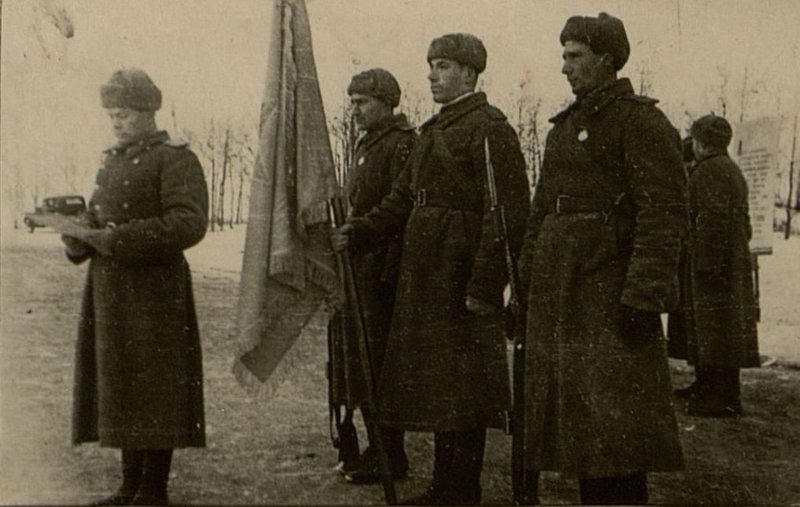 Фотография: Вручение знамени полку