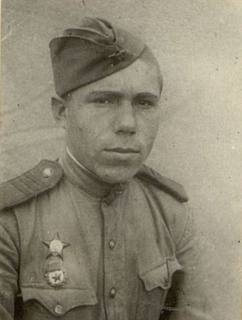 Фотография: Гвардии сержант Васильев И.Ф. 1 мин. рота, наводчик