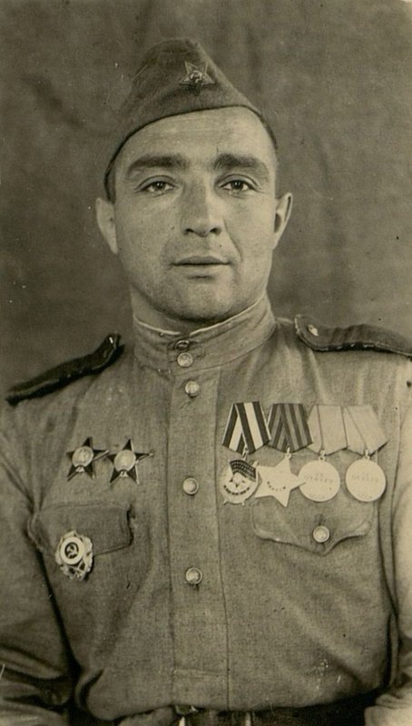 Фотография: Сержант Борис Александрович Резников, член Всесоюзной Коммунистической партии большевиков